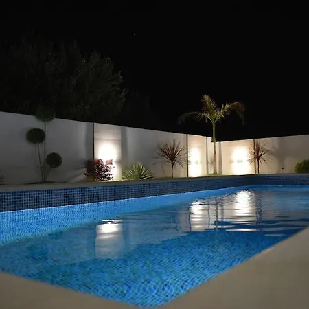Lauvi Hotel *