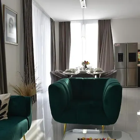 Lauvi Hotel *