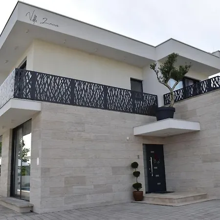 Lauvi Hotel *