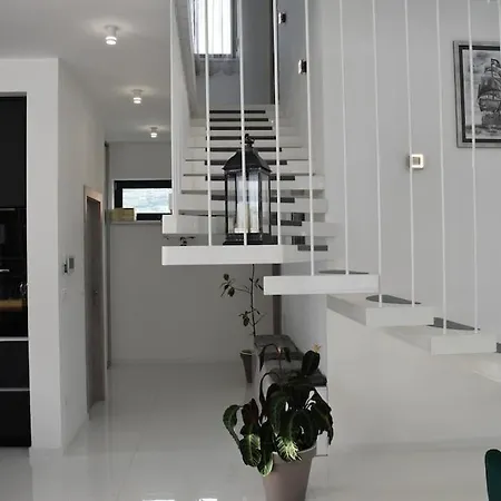 Lauvi Hotel *
