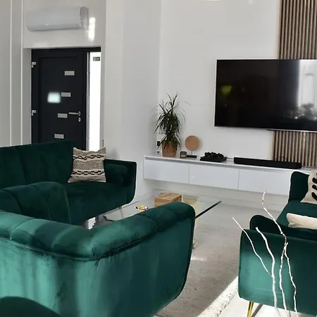 Lauvi Hotel
